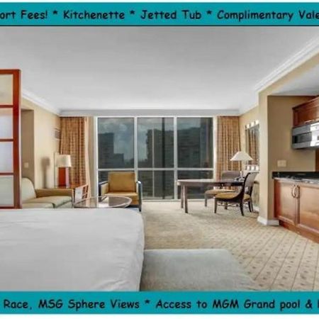 Signature Mgm Suite With Strip And Sphere View Лас Вегас Екстериор снимка