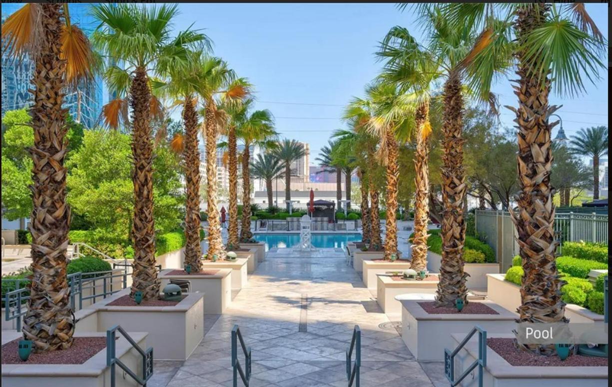 Signature Mgm Suite With Strip And Sphere View Лас Вегас Екстериор снимка