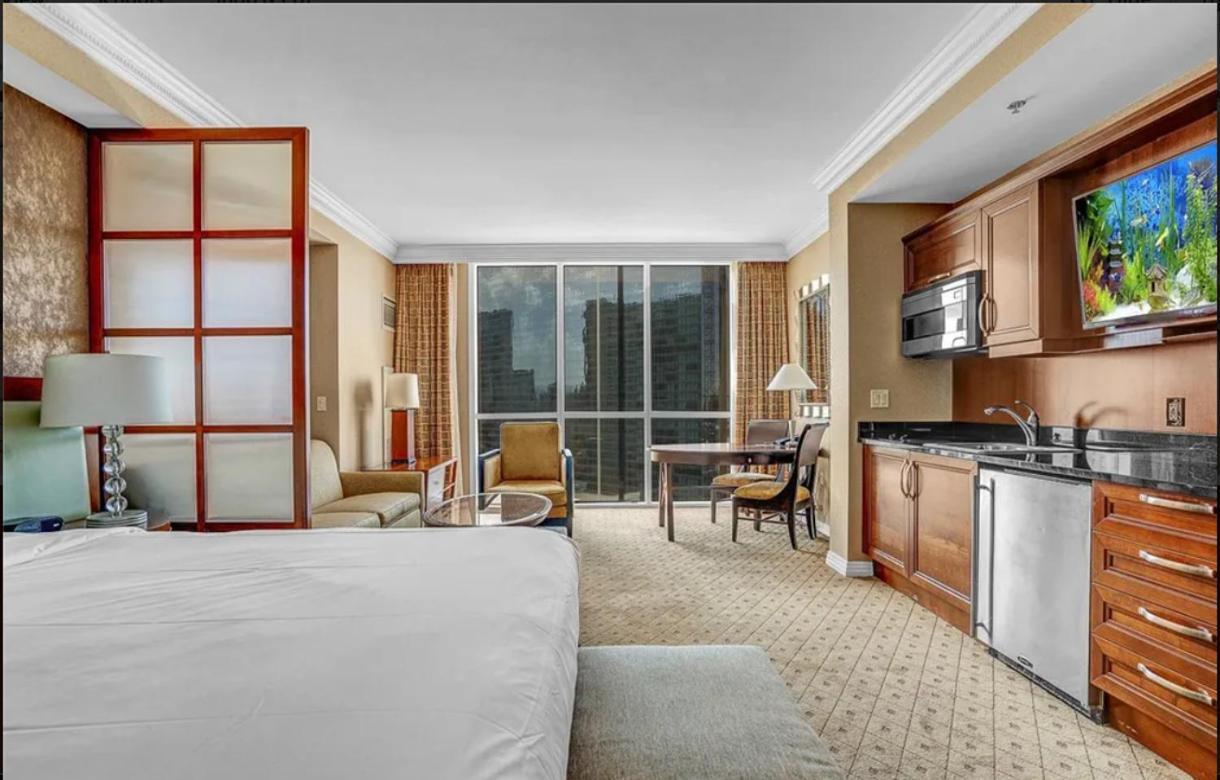 Signature Mgm Suite With Strip And Sphere View Лас Вегас Екстериор снимка