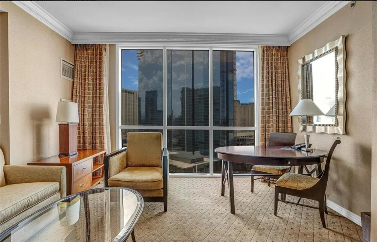 Signature Mgm Suite With Strip And Sphere View Лас Вегас Екстериор снимка