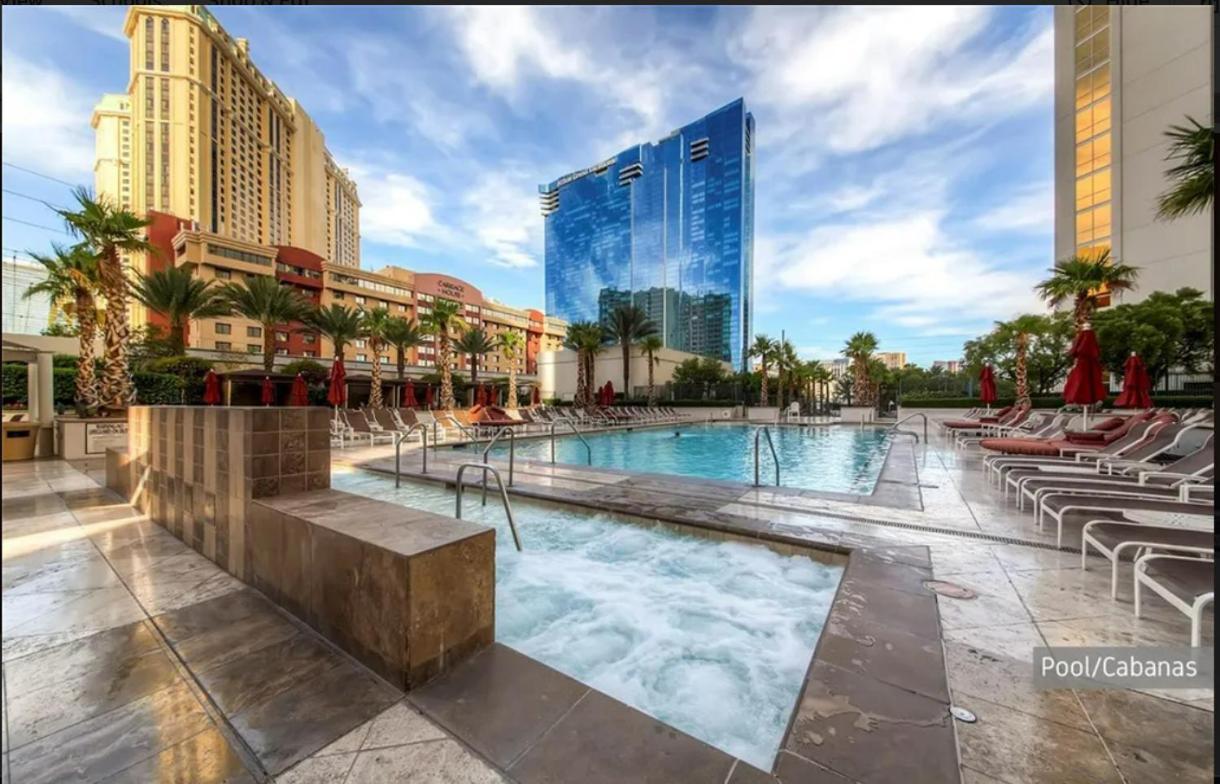 Signature Mgm Suite With Strip And Sphere View Лас Вегас Екстериор снимка