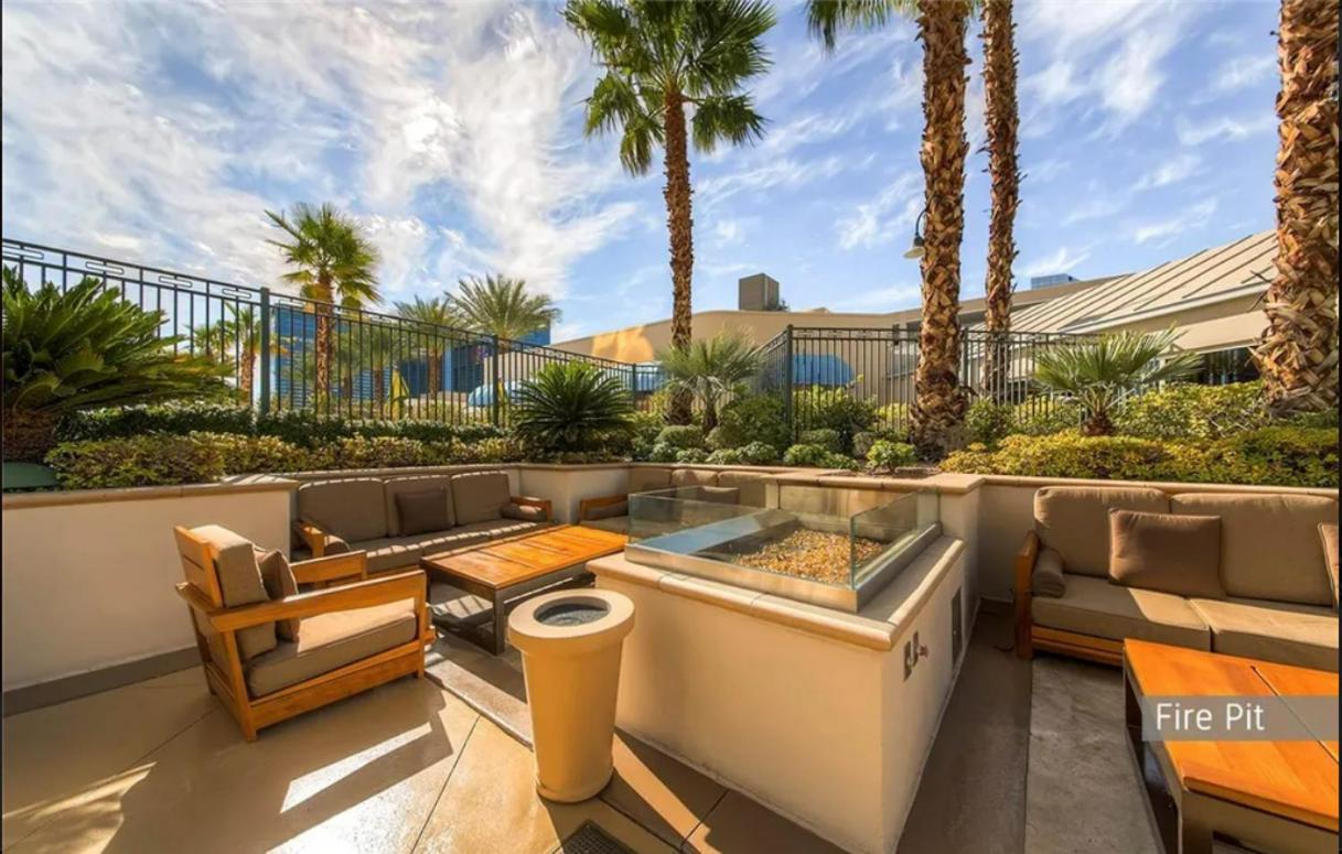 Signature Mgm Suite With Strip And Sphere View Лас Вегас Екстериор снимка
