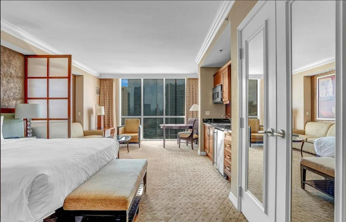 Signature Mgm Suite With Strip And Sphere View Лас Вегас Екстериор снимка