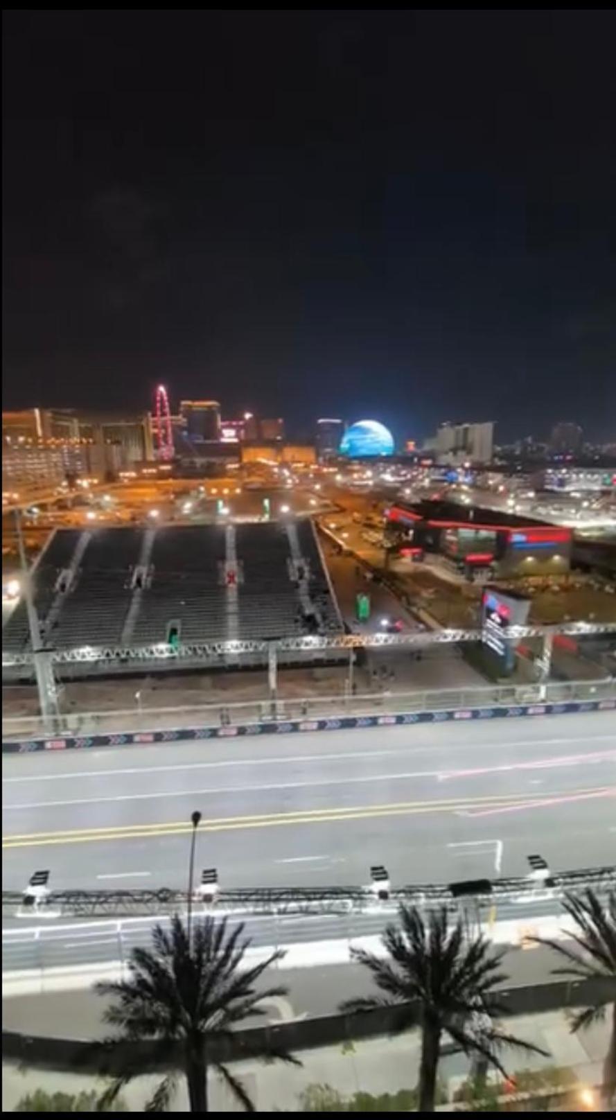Signature Mgm Suite With Strip And Sphere View Лас Вегас Екстериор снимка