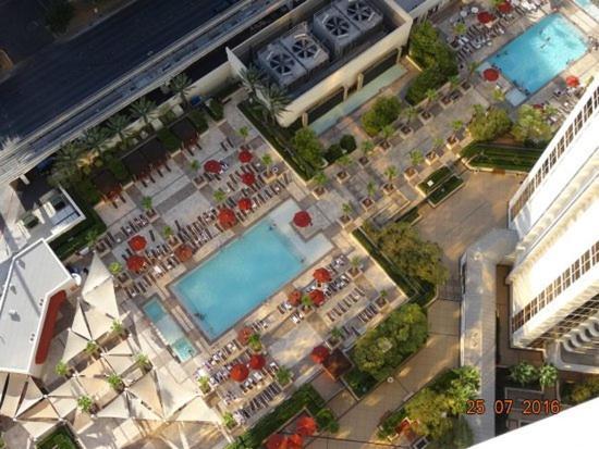 Signature Mgm Suite With Strip And Sphere View Лас Вегас Екстериор снимка