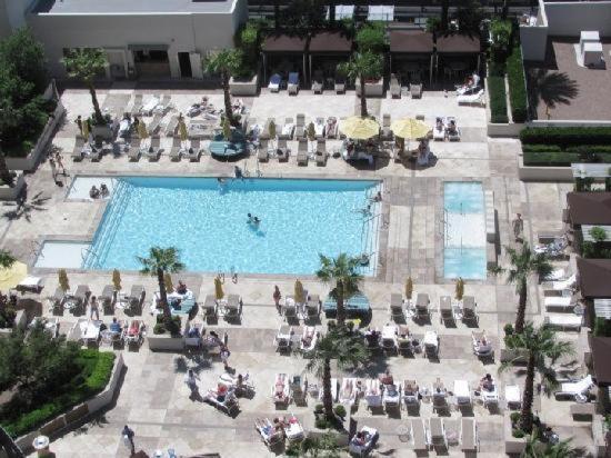 Signature Mgm Suite With Strip And Sphere View Лас Вегас Екстериор снимка
